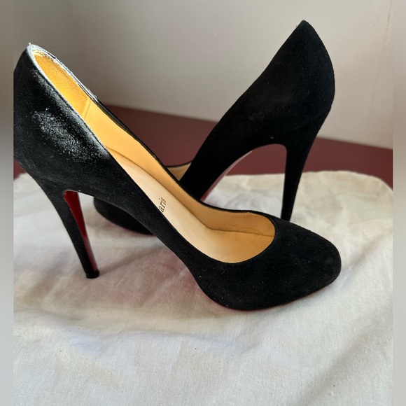 *Christian Louboutin Black Suede Pumps in Excellent Condition - Size 37.5 - Picture 2 of 12
